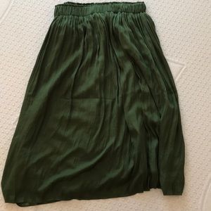 GAP Green flowy silky midi length skirt